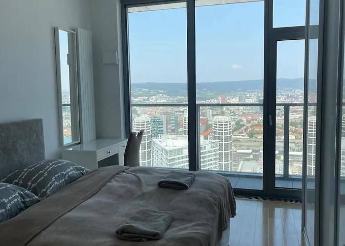 Exclusive In Eurovea Tower Апартаменти