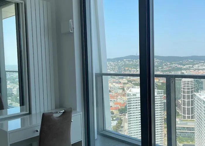 Exclusive In Eurovea Tower Апартаменти *