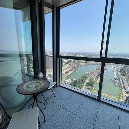 Exclusive In Eurovea Tower Διαμέρισμα *