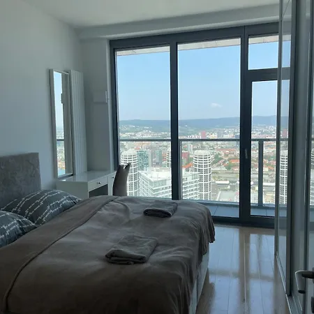 Exclusive In Eurovea Tower Διαμέρισμα