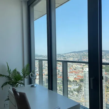 Exclusive In Eurovea Tower Διαμέρισμα
